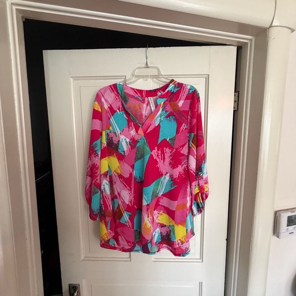 Dear Scarlett Abstract Print V-Neck Tunic Top Size M